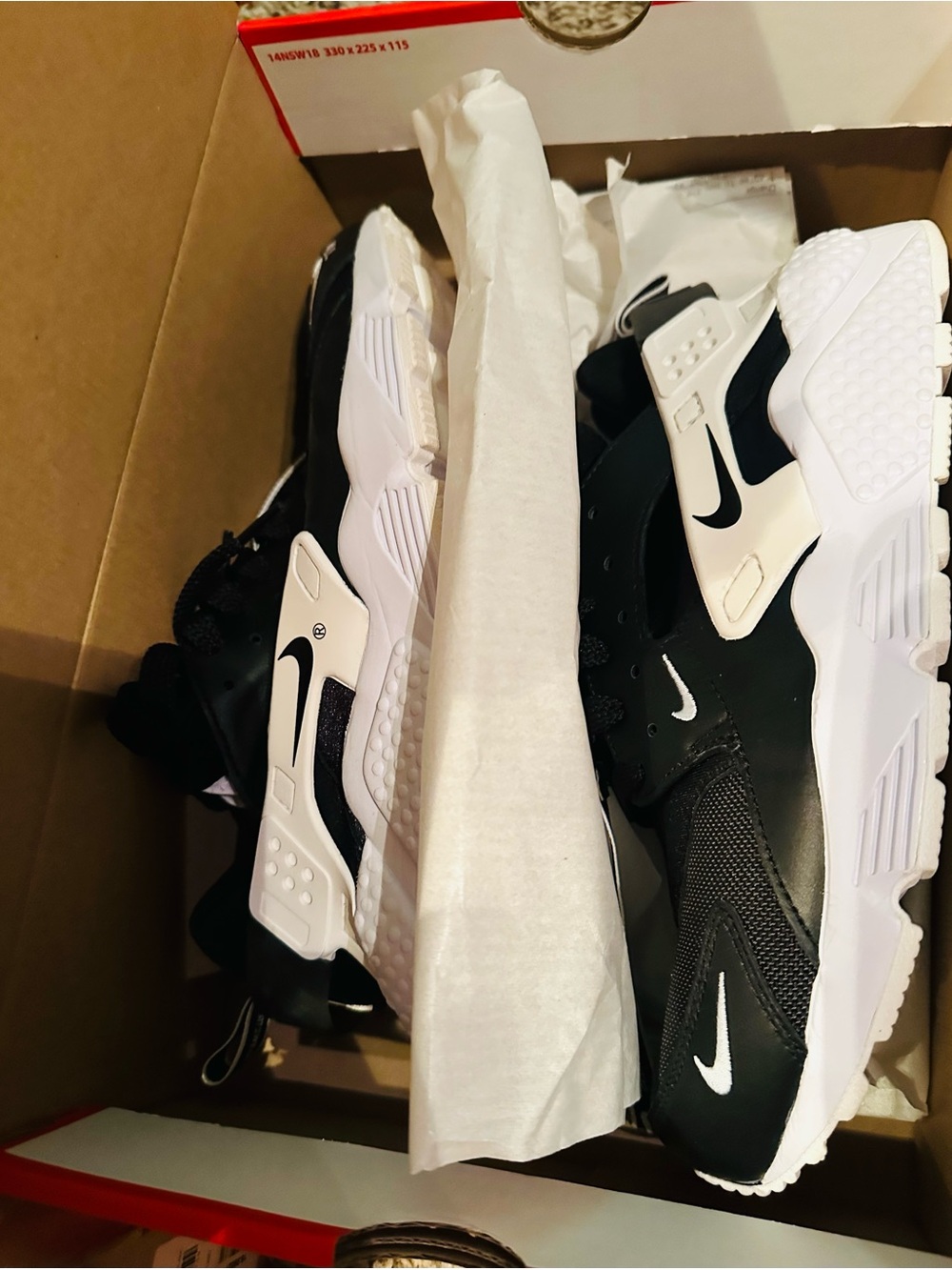 Nike Unisex Men’s 9 Black and White Athletic Sneakers with Bold Swoosh